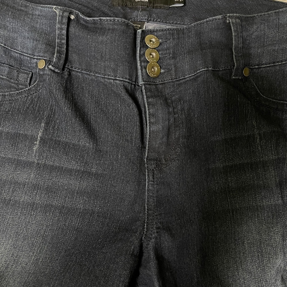 Torrid dark wash pre-faded jeggings